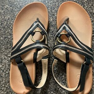 Naturalized SOUL Very comfortable! Great price! Wore maybe 3 times!!